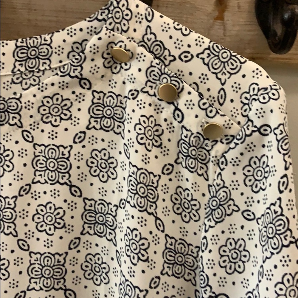 Loft Pattern Top - Picture 2 of 4